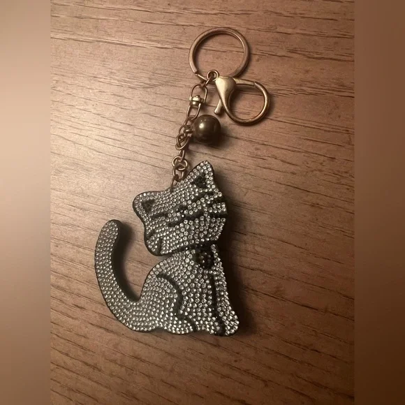 Rhinestone Cat Keychain - Picture 4 of 4